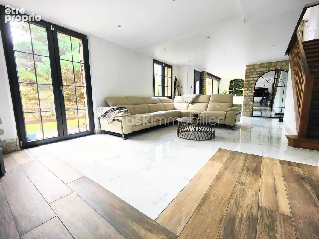 Ensemble de 2 maisons rénovées en lisère de forêt à Thoiry au calme absolu ! - photo 5