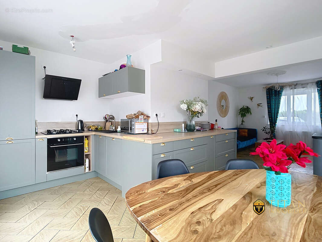 Maison individuelle 3 chambres, garage, jardin et local loué à Oye-plage - Maison à OYE-PLAGE