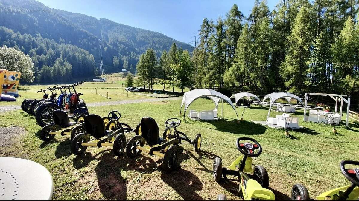 Commerce à SAINT-LEGER-LES-MELEZES