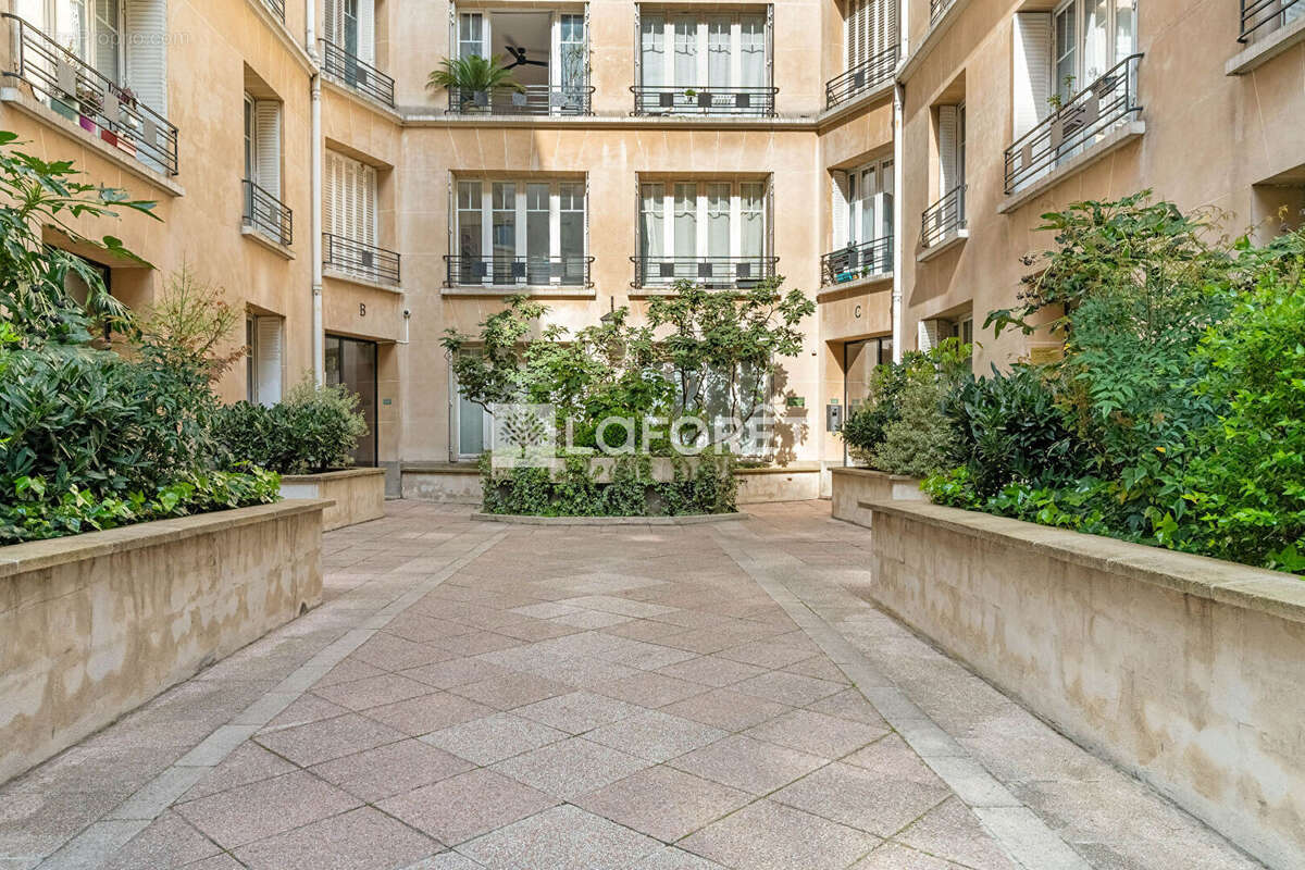 Appartement à PARIS-16E