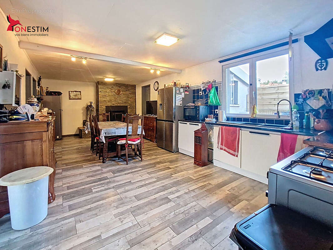 Maison à SURY-LE-COMTAL