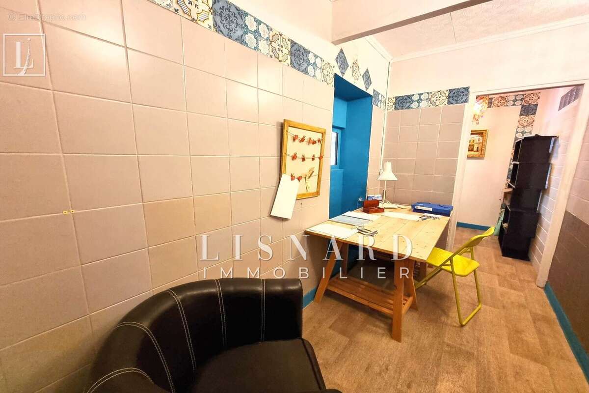 Commerce à VALLAURIS