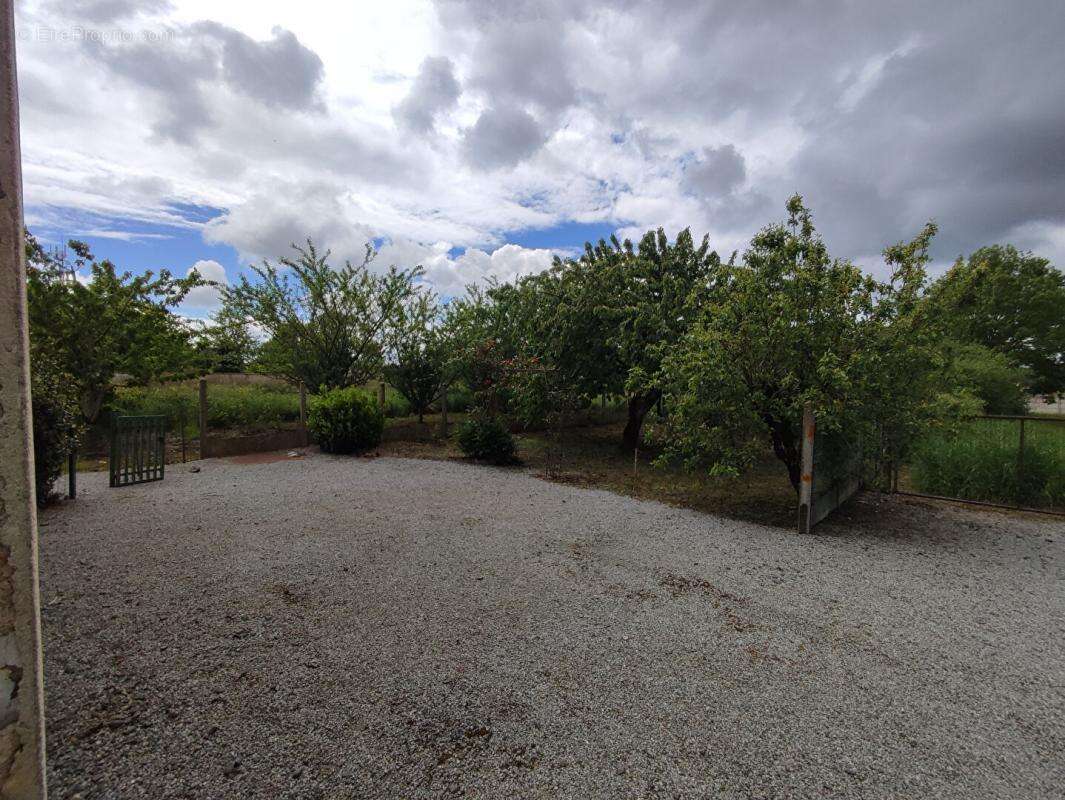 Maison à BUSSIERE-POITEVINE