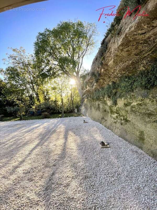Maison à SANILHAC-SAGRIES