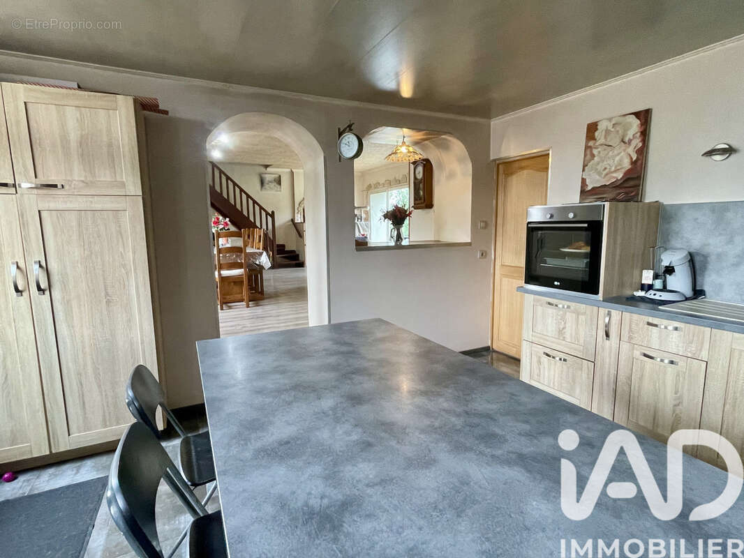 Maison 207 m² à Les Bordes  - photo 4