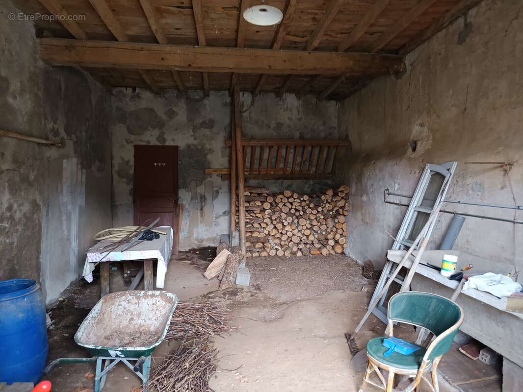 Maison de caractere  avec terrain non  attenant et garage - photo 11