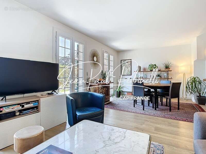 Maison à SAINT-GENIS-LAVAL