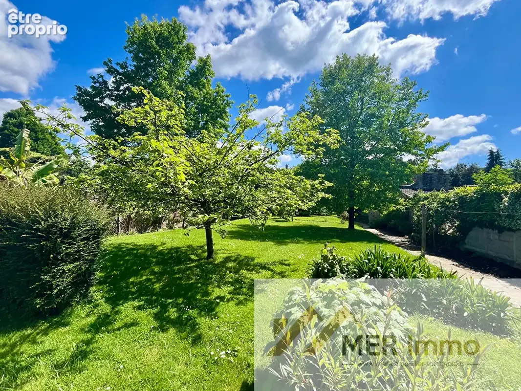 DINAN CENTRE - EXCLUSIVITE MER IMMOBILIER - Le charme d'une maison familiale au coeur d'un magnifique jardin arboré de plus de 1 - photo 12