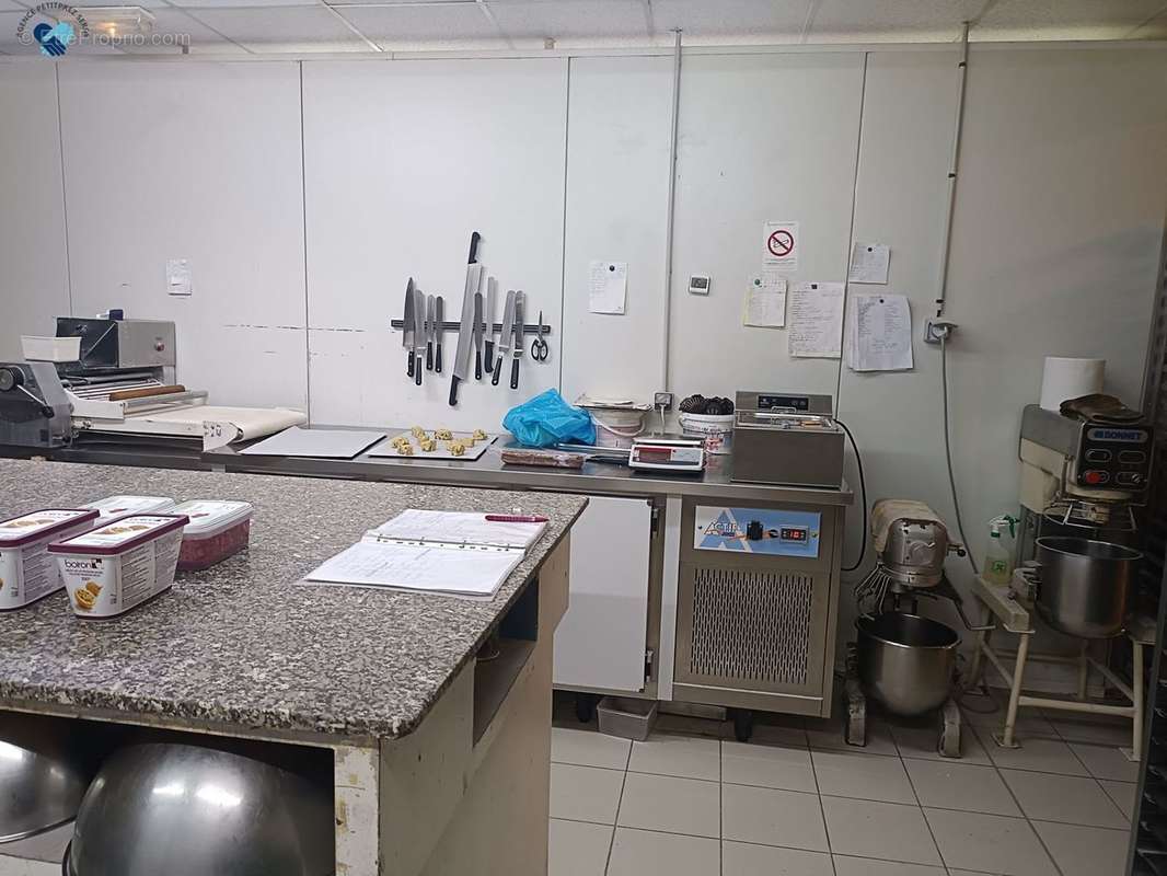 Commerce à BRUGUIERES