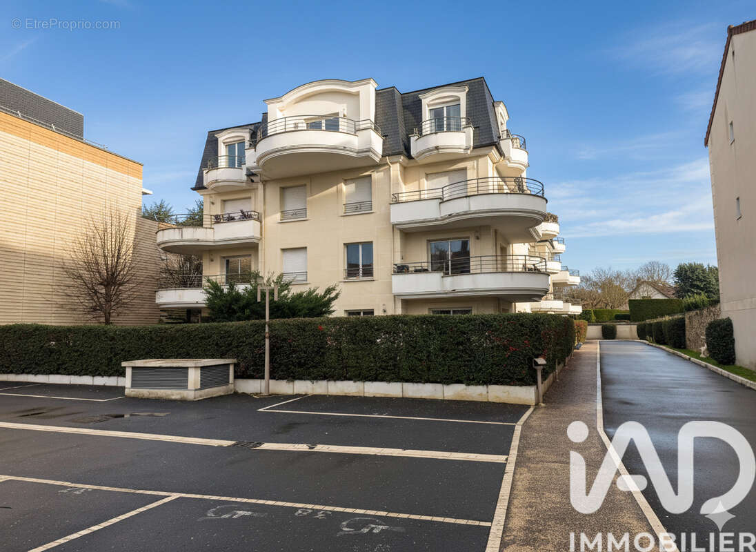 Photo 2 - Appartement à SAINTE-GENEVIEVE-DES-BOIS