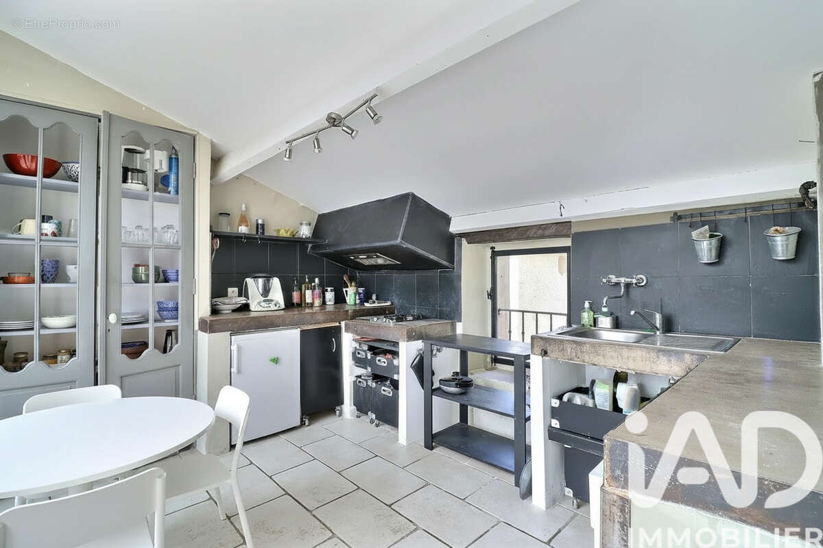 Maison 151 m² à Revest-Du-Bion  - photo 6