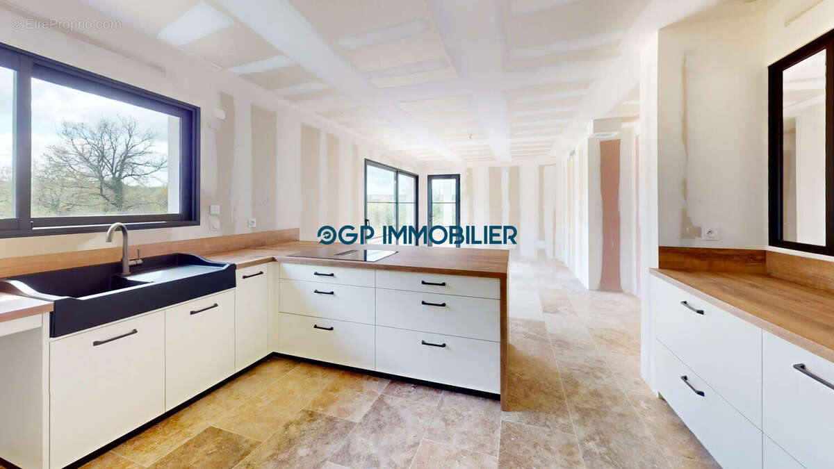 Maison à NEGREPELISSE