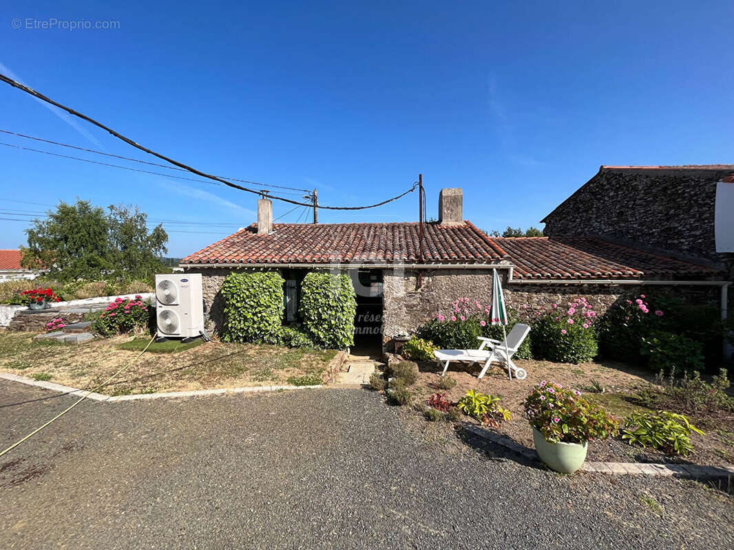 Maison à LA CHAPELLE-BASSE-MER