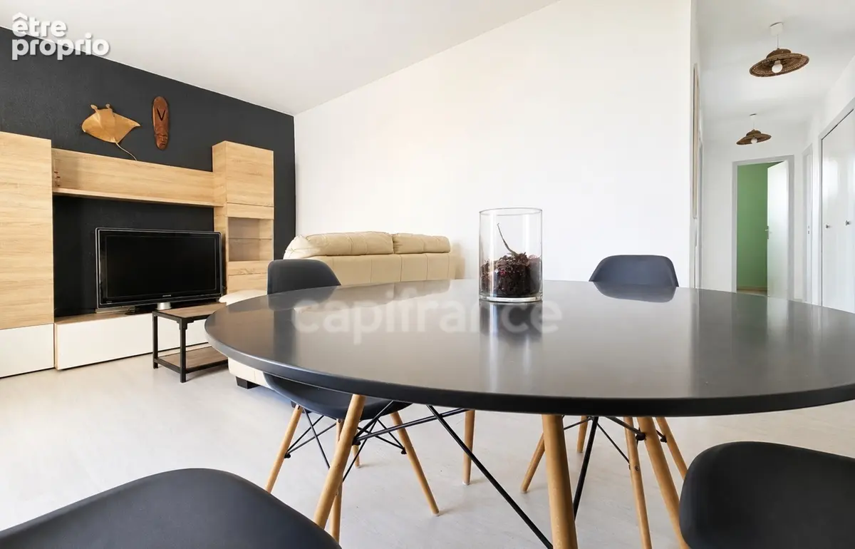 Appartement à LA LONDE-LES-MAURES
