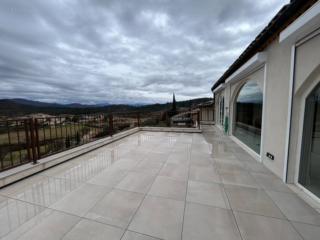 Maison à CHATEAUNEUF-VAL-SAINT-DONAT