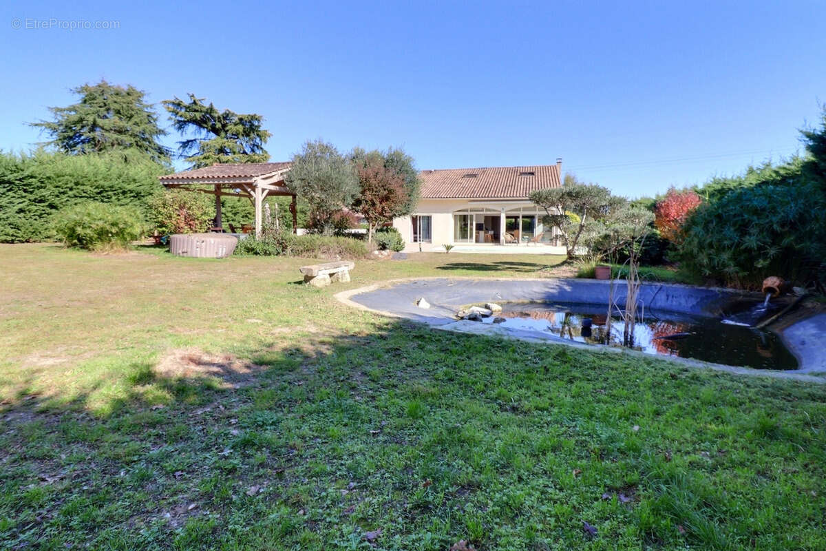 Maison à AMBARES-ET-LAGRAVE