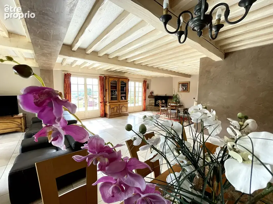 Maison familiale lumineuse de 190m² avec piscine sur 1 500 m² de terrain - photo 6