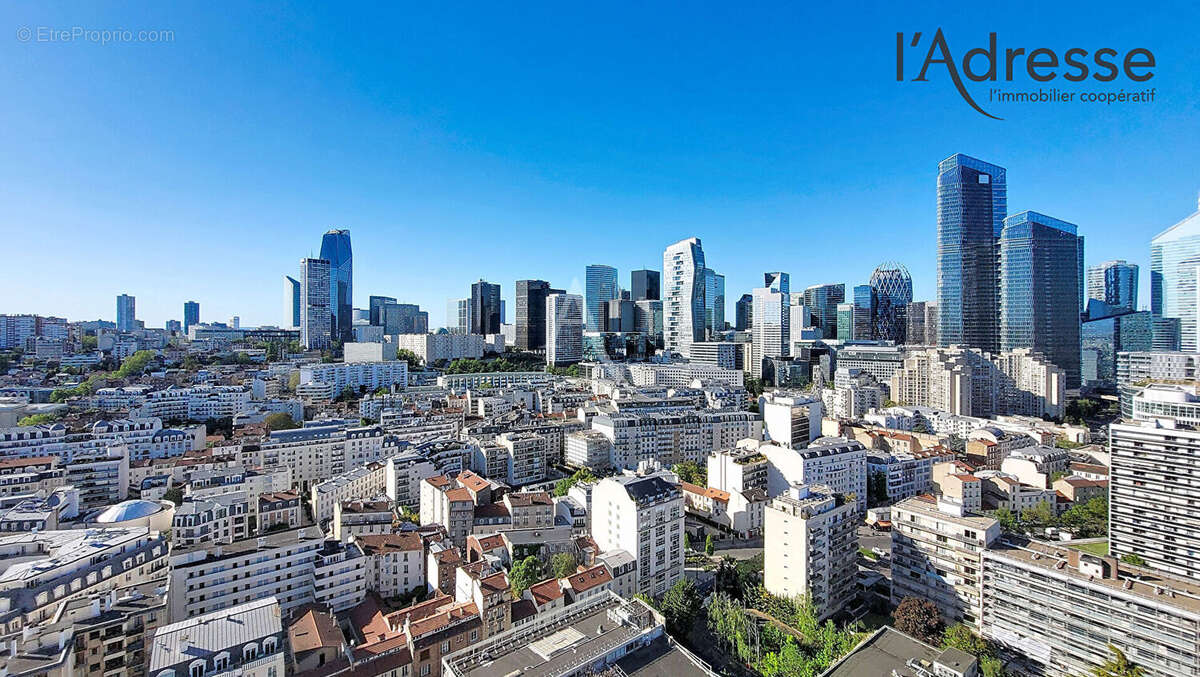 PUTEAUX/CENTRE 3 pièces en étage élevé sans vis-à-vis de 80 m² avec balcon 19m², double parking et cave - photo 3