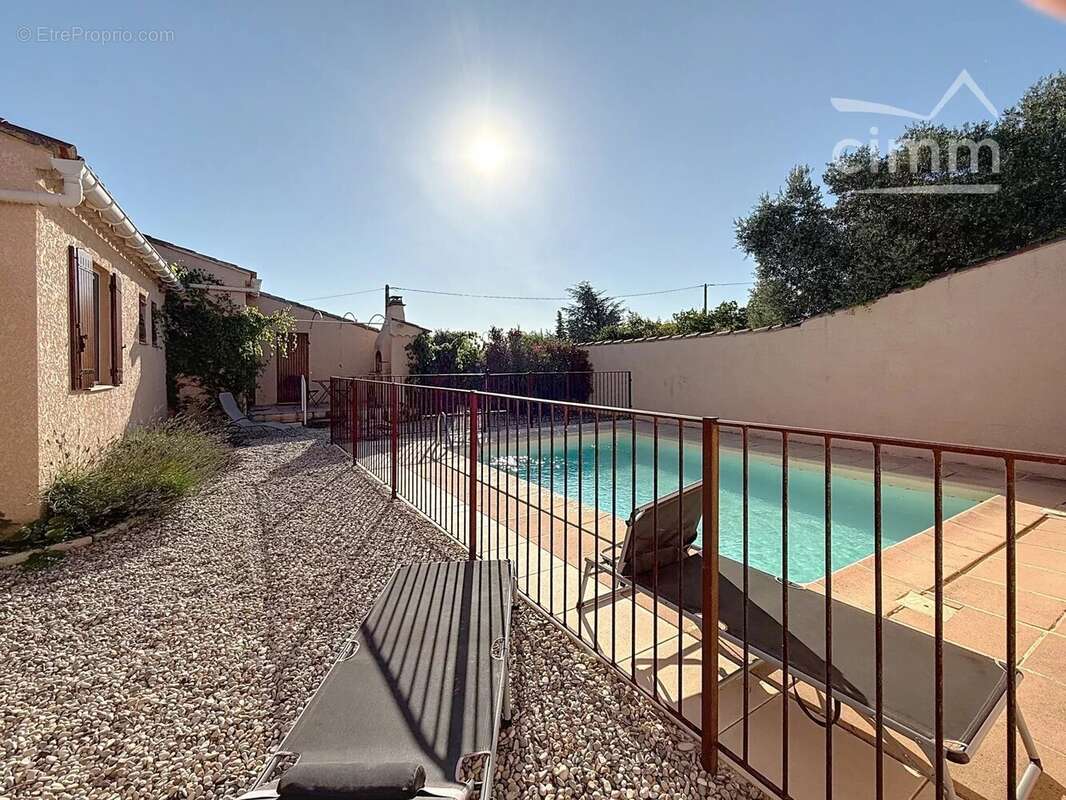 Villa de plain pied avec 4 chambres et proche du centre ville - photo 2