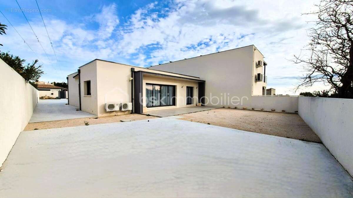 *** nouveaute- villa comtemporaine meublée- 100m²- plain pied- 3 chambres- garage- jardin- vue *** - photo 7