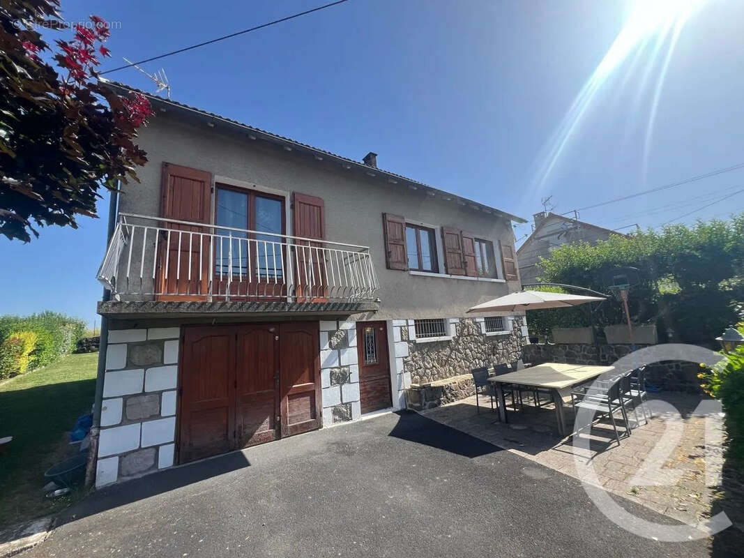 Maison à REILHAC