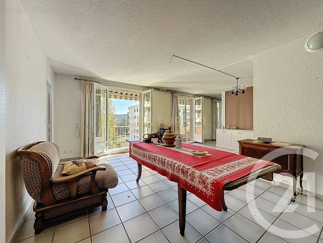 Appartement à BOURGOIN-JALLIEU