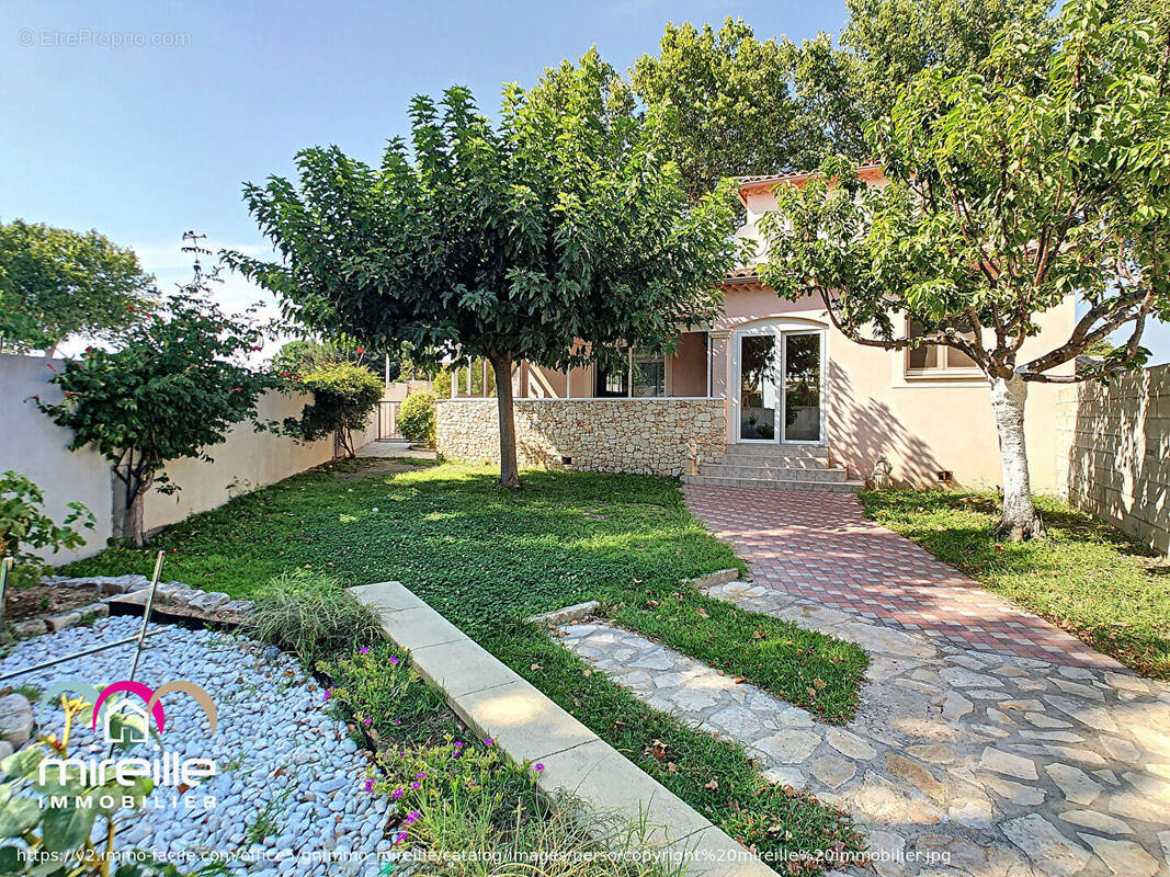 Maison à JONQUIERES-SAINT-VINCENT