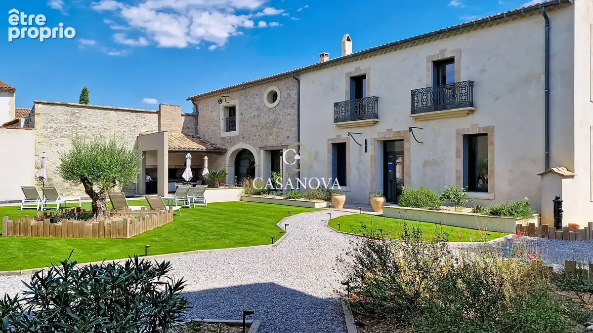 Propriété de caractère entre Pézenas et Béziers  Un lieu aux multiples possibilités: maison de famille ou lieu de réception - photo 2