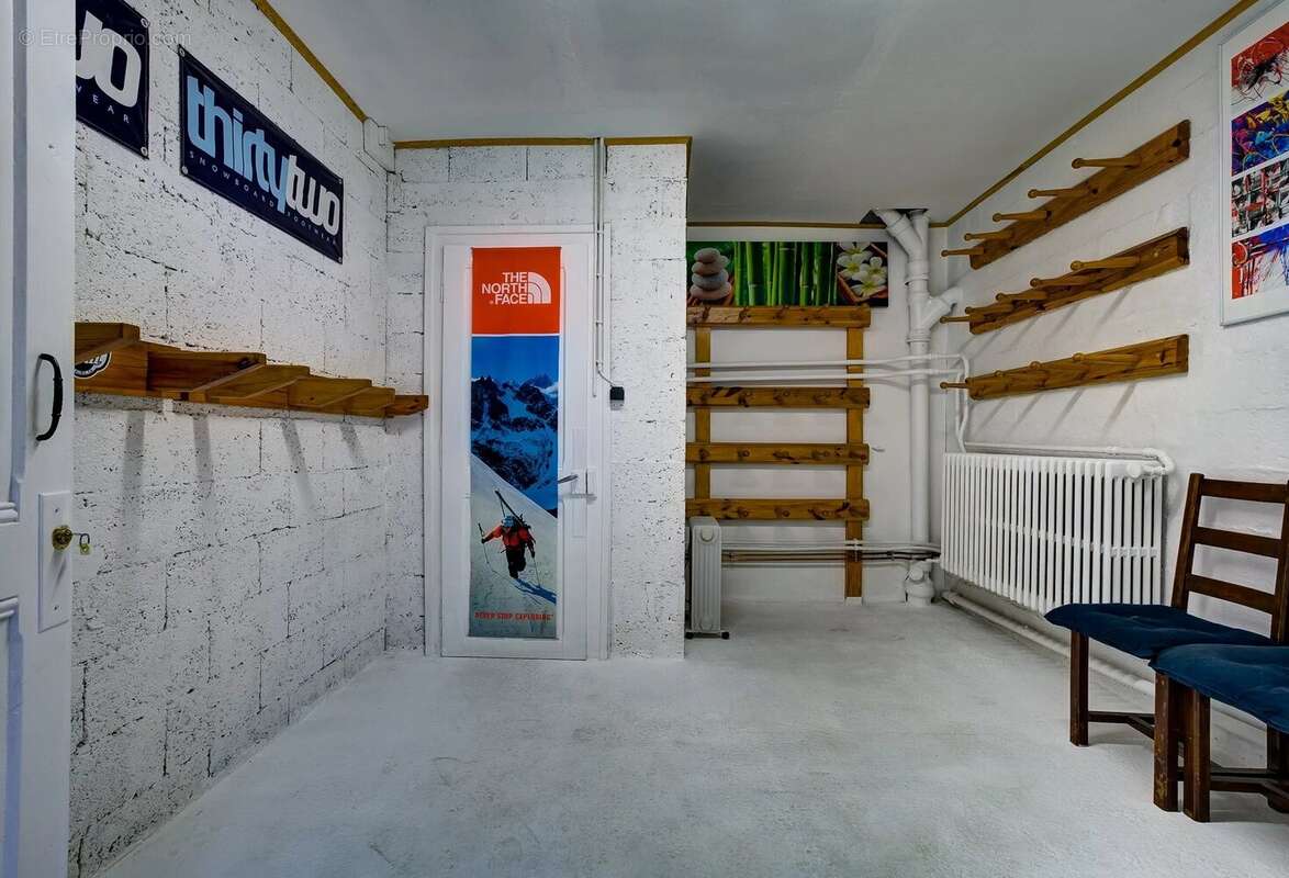 CHAMONIX - Grand chalet avec 9 chambres et beaucoup de potentiel - photo 15