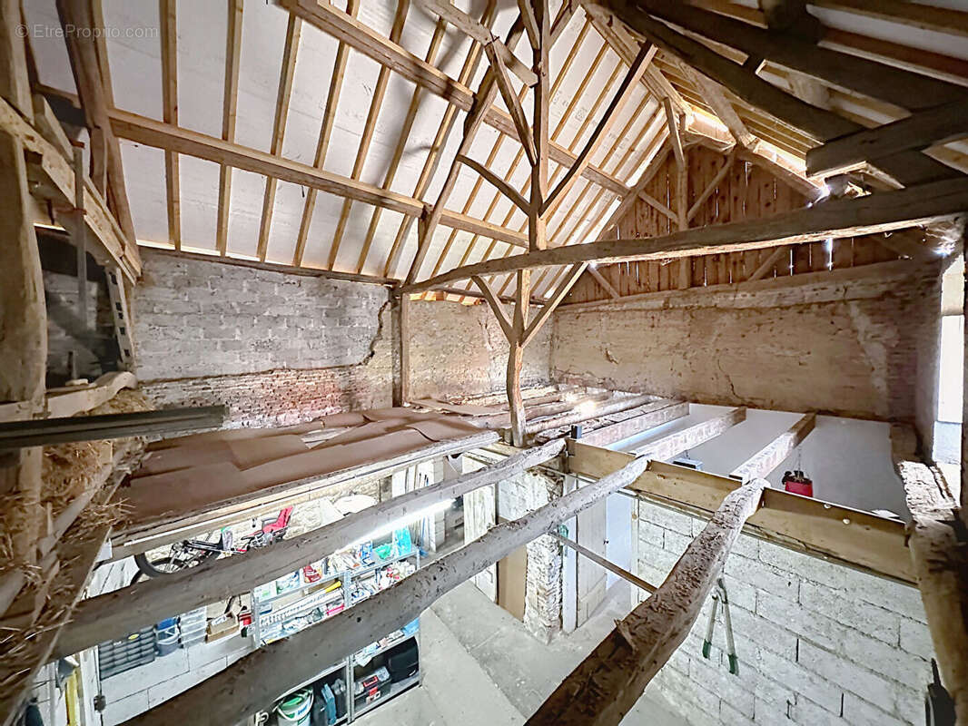 Maison type longère énovée avec dépendances. - photo 13