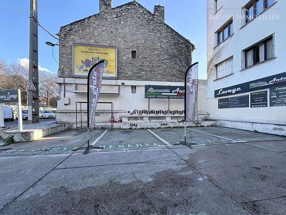 Commerce à MARSEILLE-9E