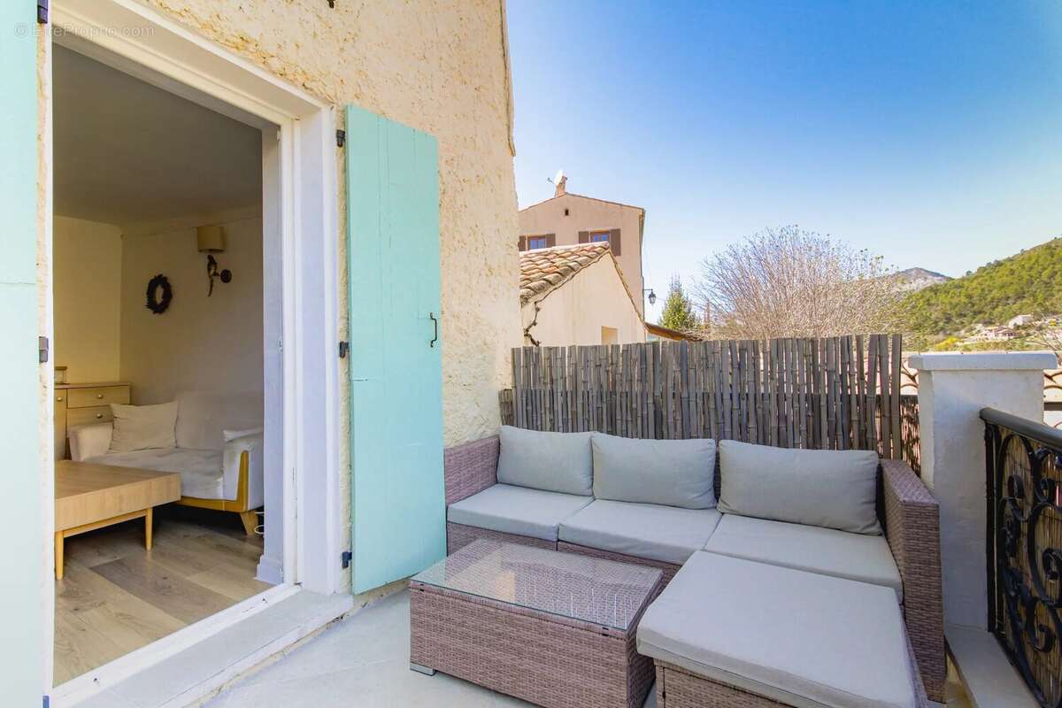 Maison à TOURETTE-DU-CHATEAU