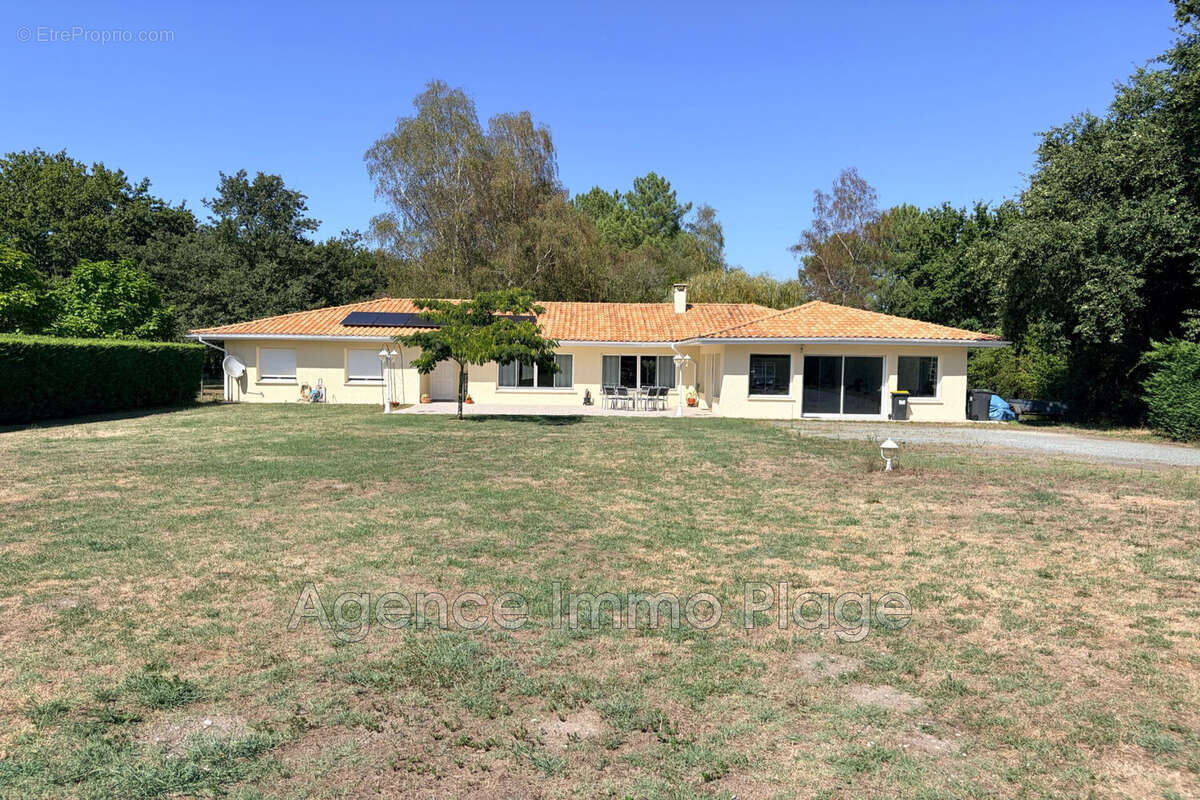 Maison 220 m² à Saint-Vivien-De-Medoc  - photo 2