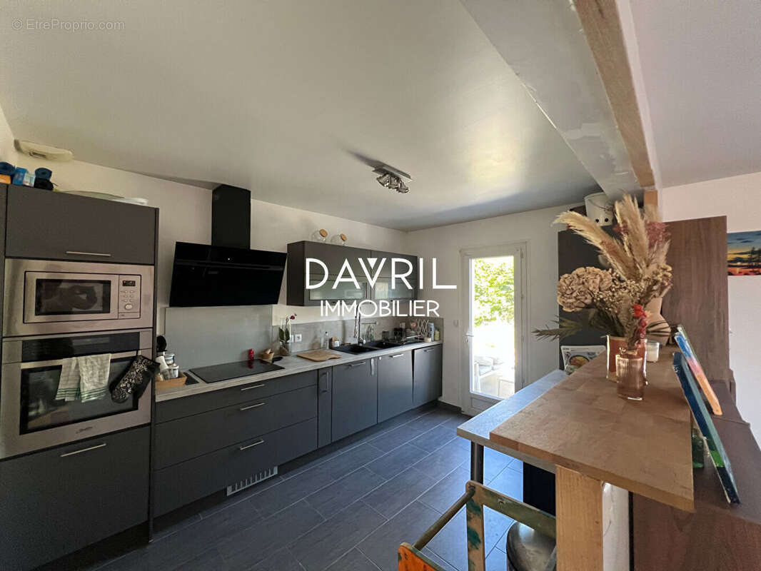 Maison à CHANTELOUP-LES-VIGNES