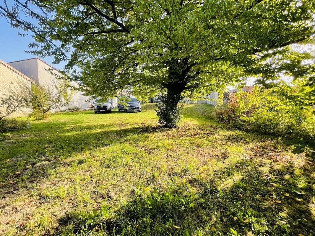 Maison à BARBEZIEUX-SAINT-HILAIRE