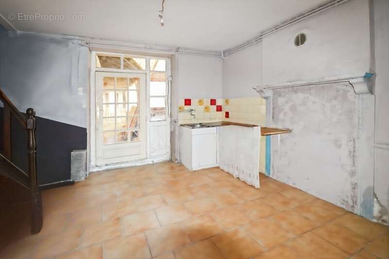 Maison à SAINT-HILAIRE-LA-TREILLE