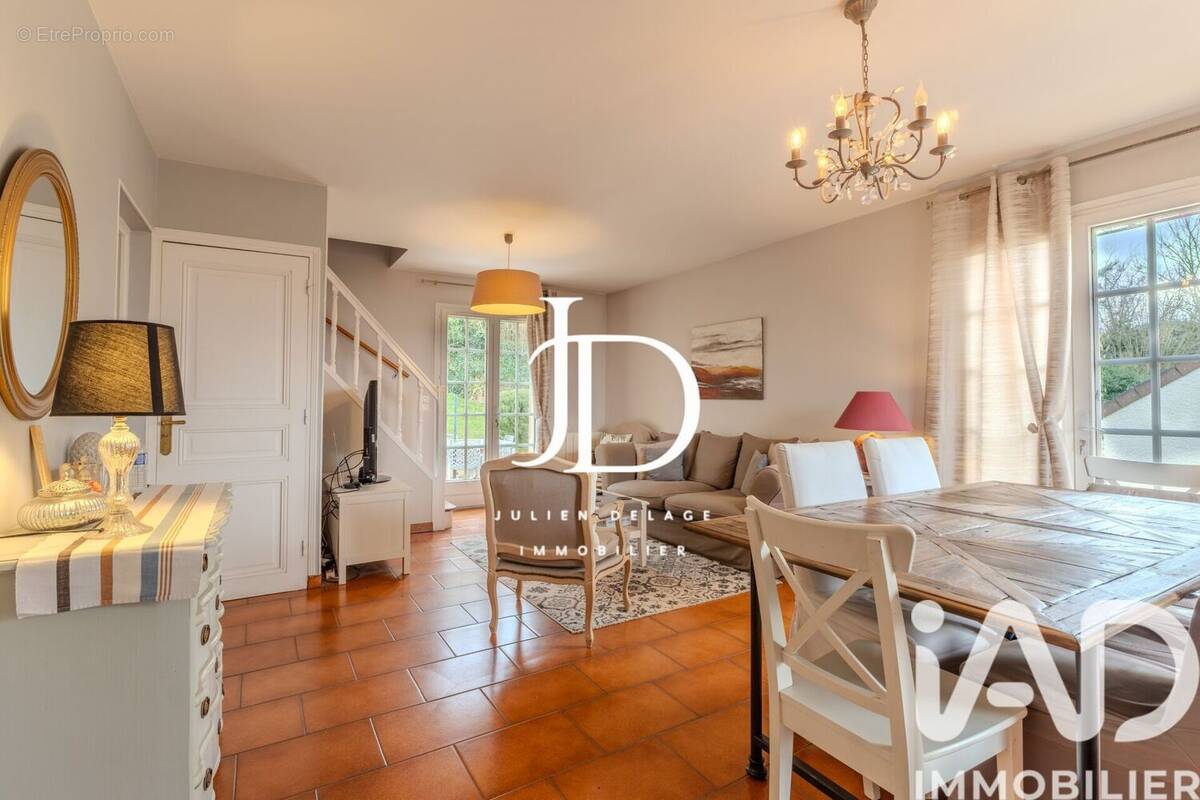 Photo 1 - Maison à LONGPERRIER