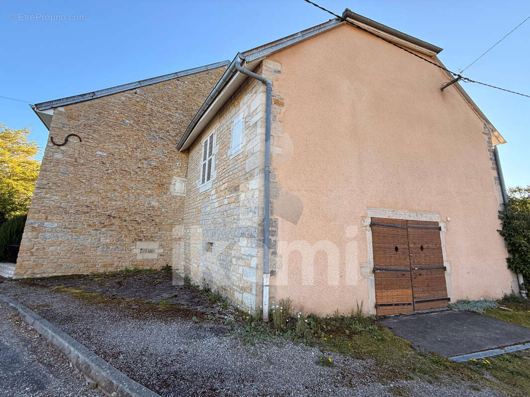 Maison à MONTAIN