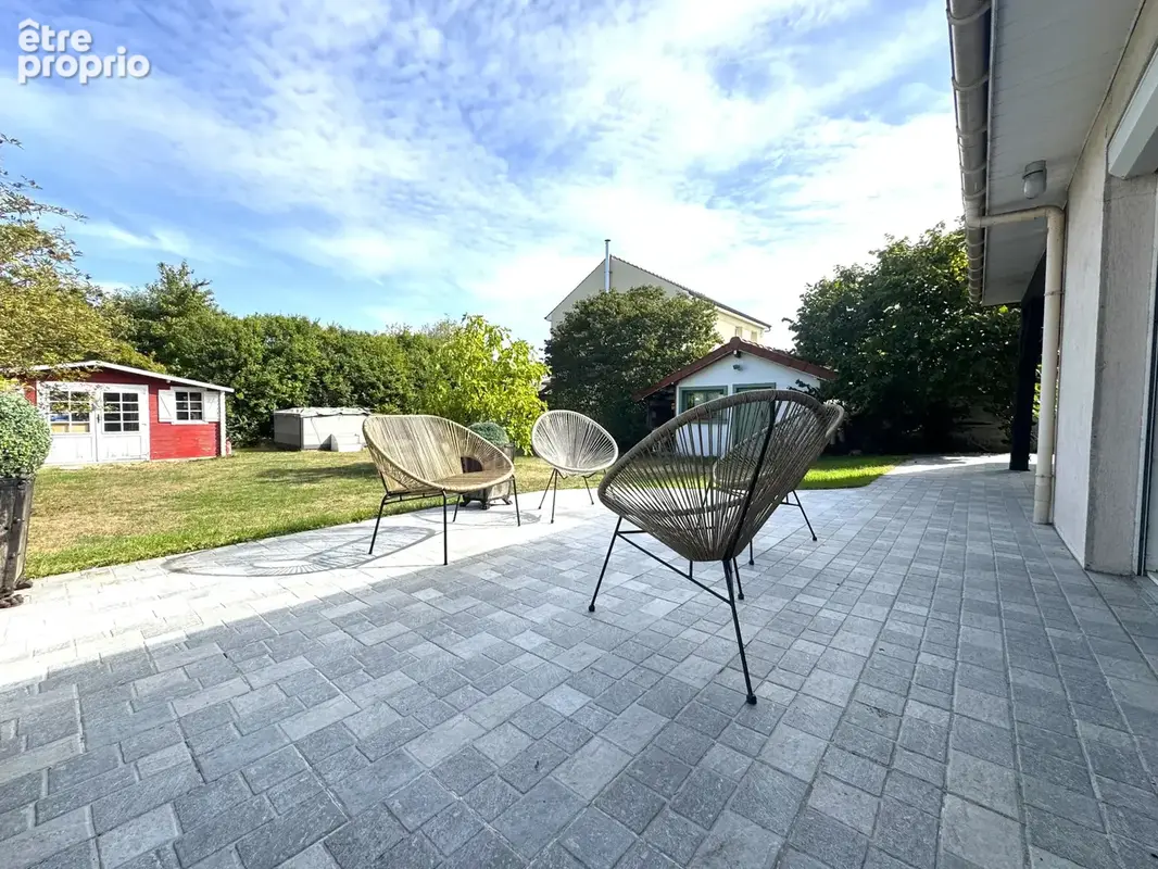 Demeure Familiale sur un Terrain de 807 m2 - photo 12
