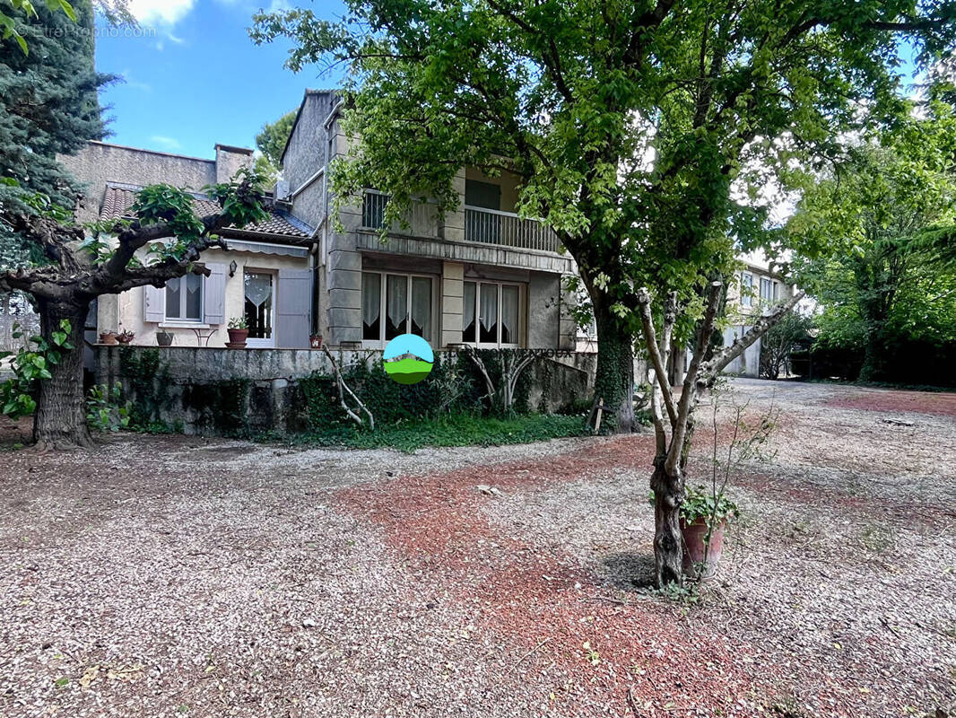Maison à L'ISLE-SUR-LA-SORGUE