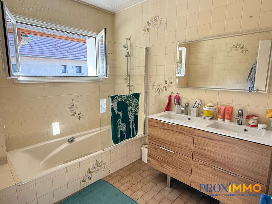 Maison 120 m² à Miribel-Les-Echelles  - photo 7