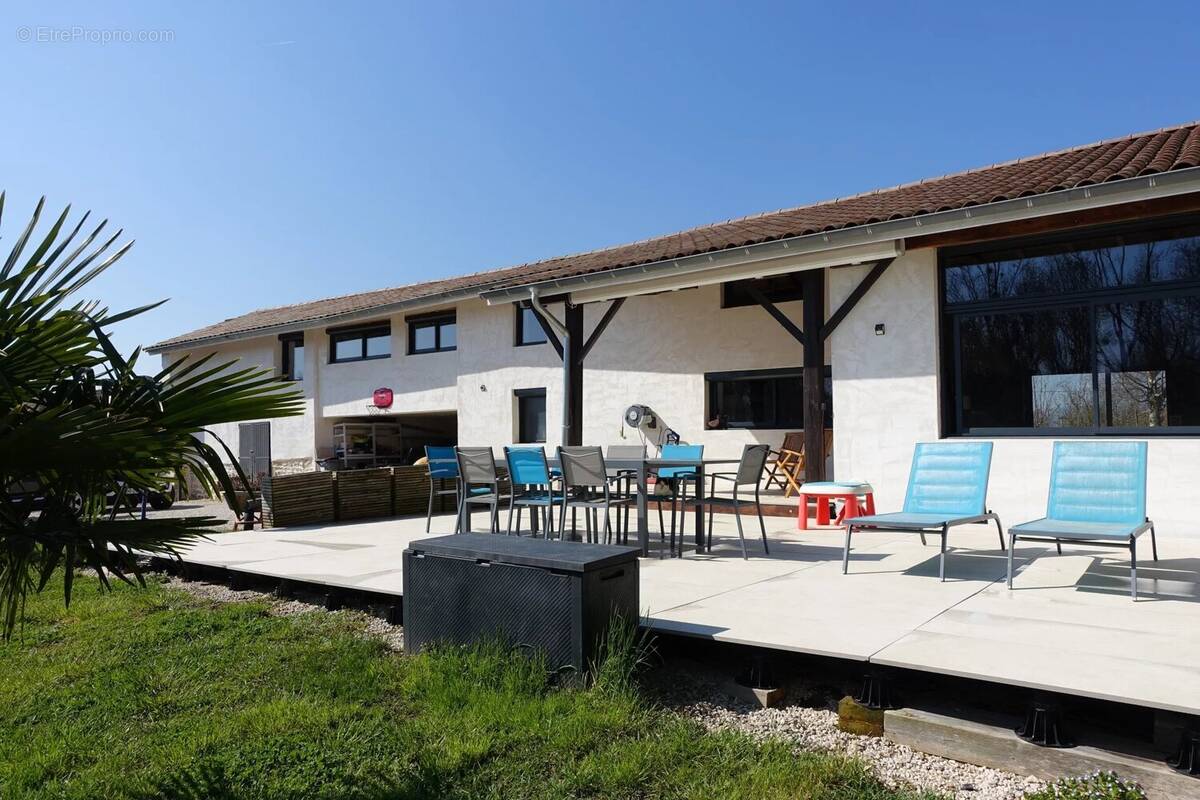 Maison à CRECHES-SUR-SAONE