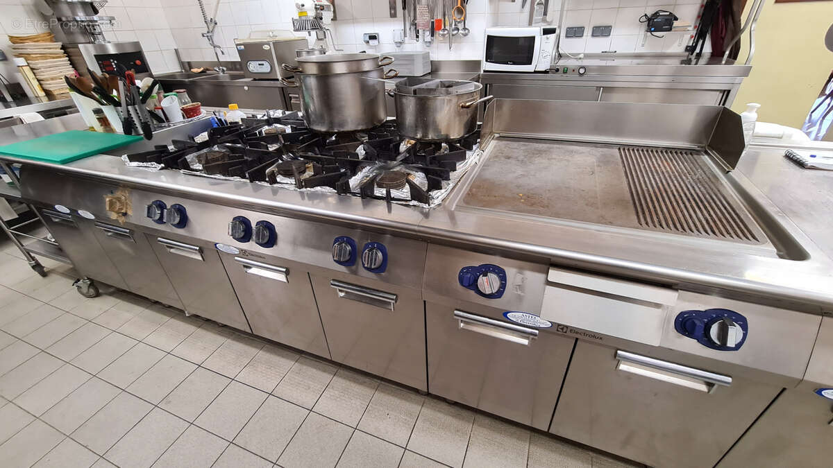 Commerce à GREOLIERES