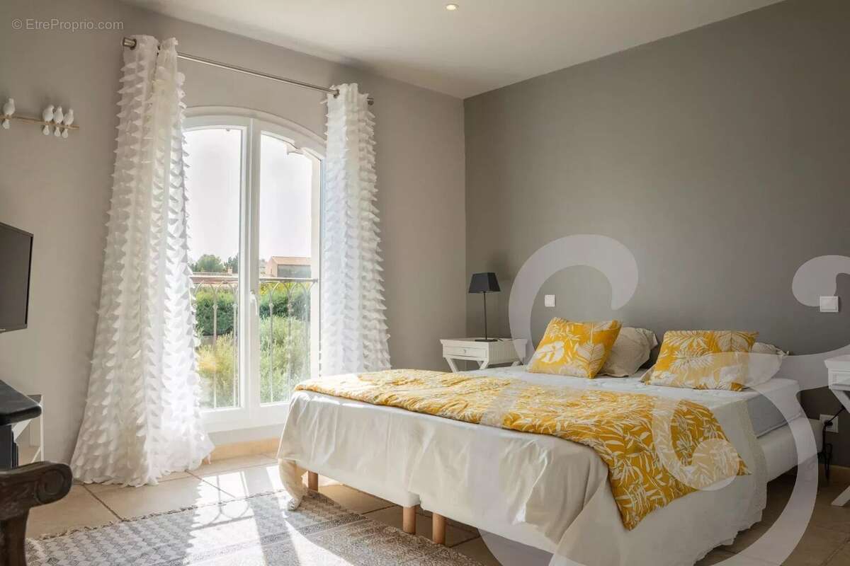 Maison à FONTVIEILLE