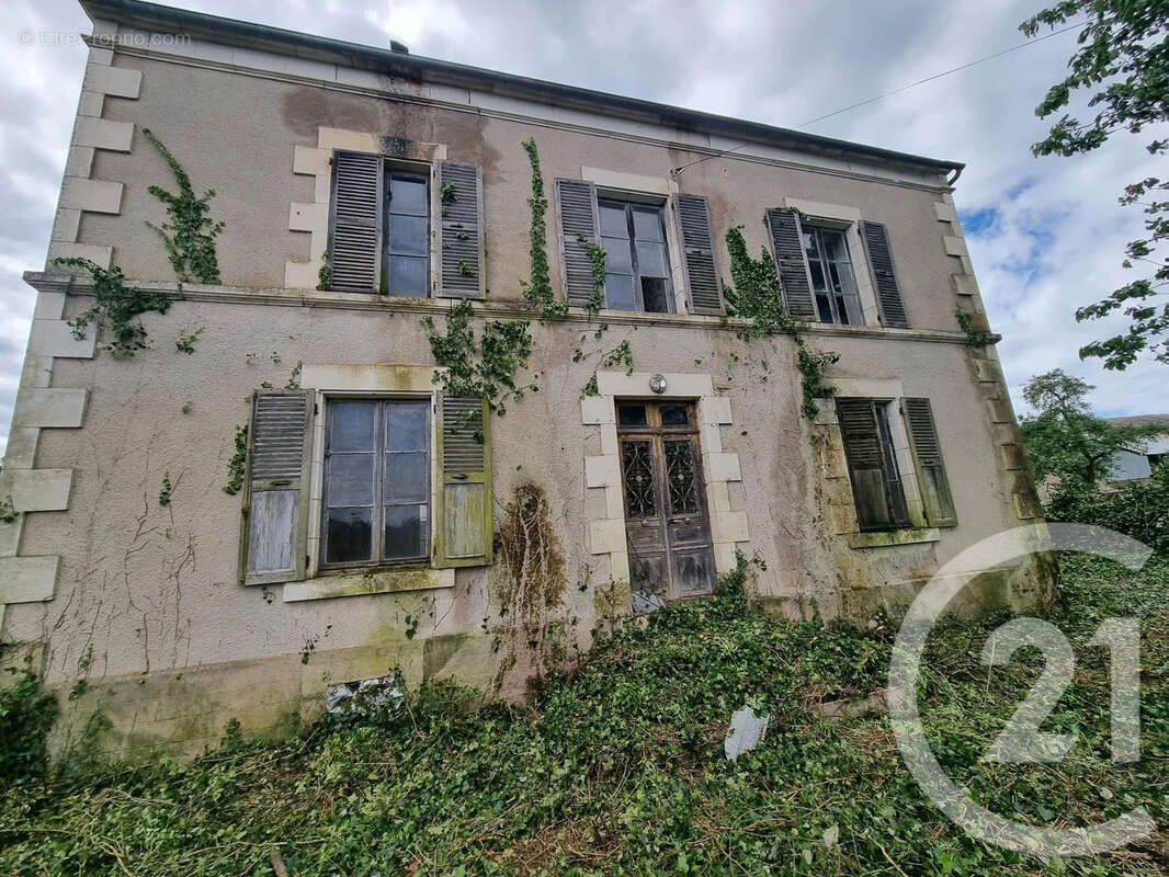 Maison à CORVOL-D'EMBERNARD