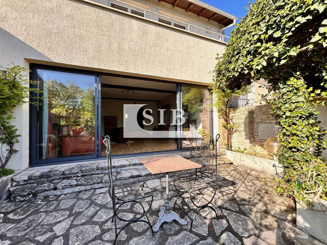 Maison à LA VILLE-DU-BOIS