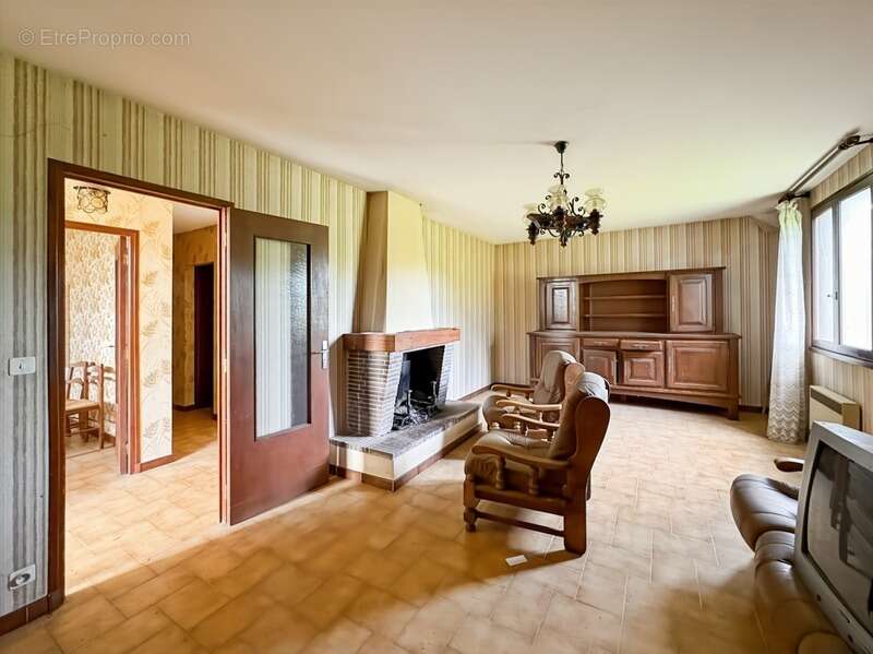 Maison à COURRENSAN