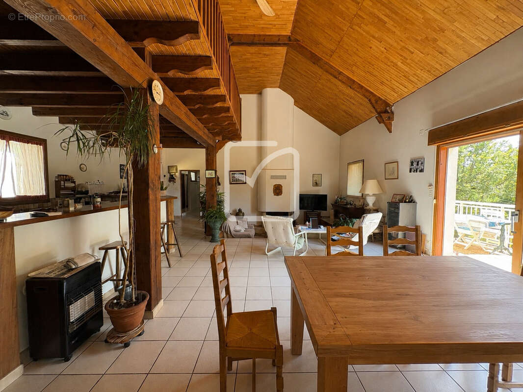 Maison au calme avec piscine et terrain arboré - photo 6