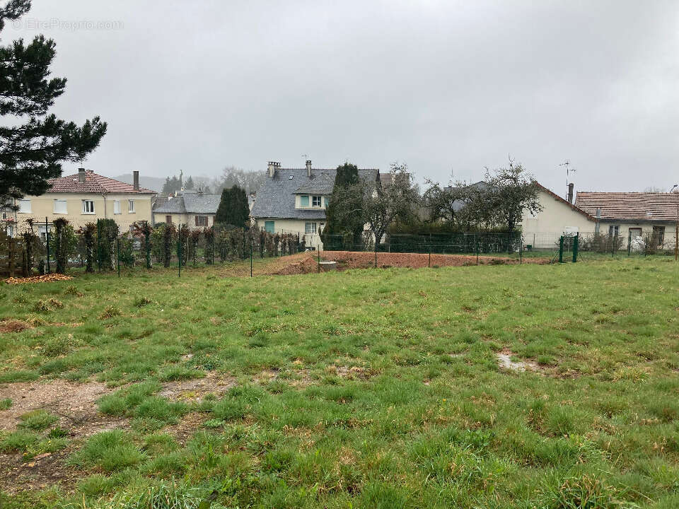 Terrain 790 m² à Lafeuillade-En-Vezie  - photo 1