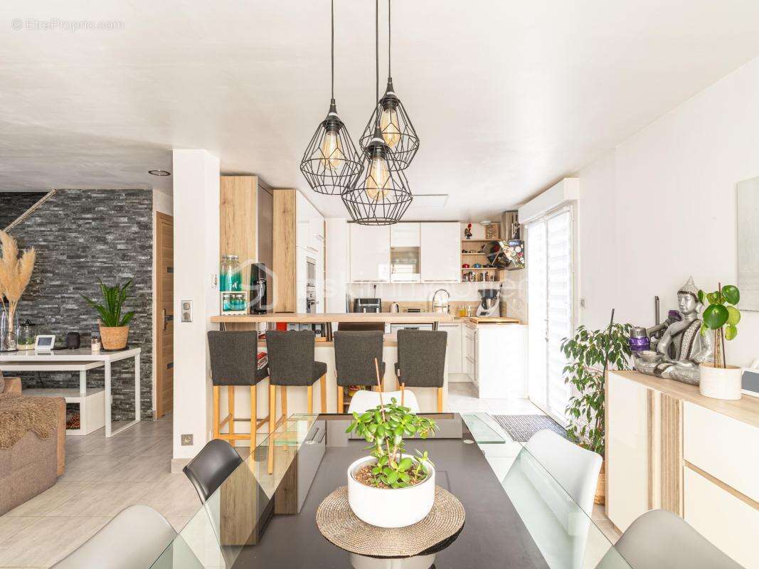 Maison sur sous-sol avec un réel potentiel ! - photo 3